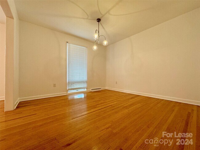 Building Photo - 1616 Bonnie Ln