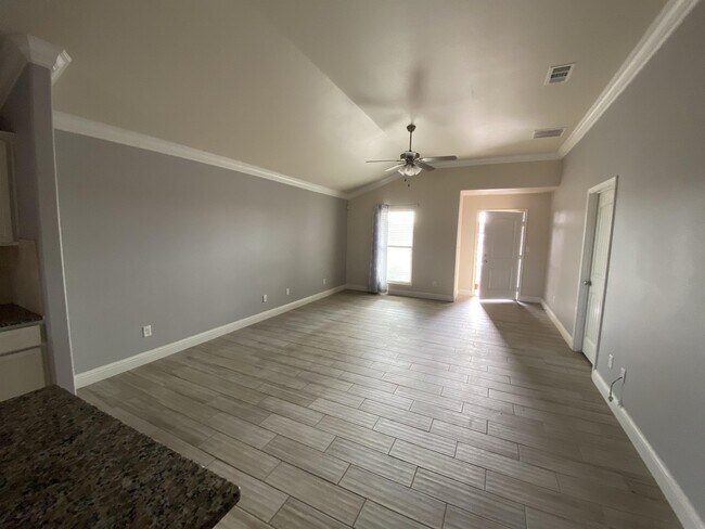 Foto del edificio - 1621 Revolution Dr