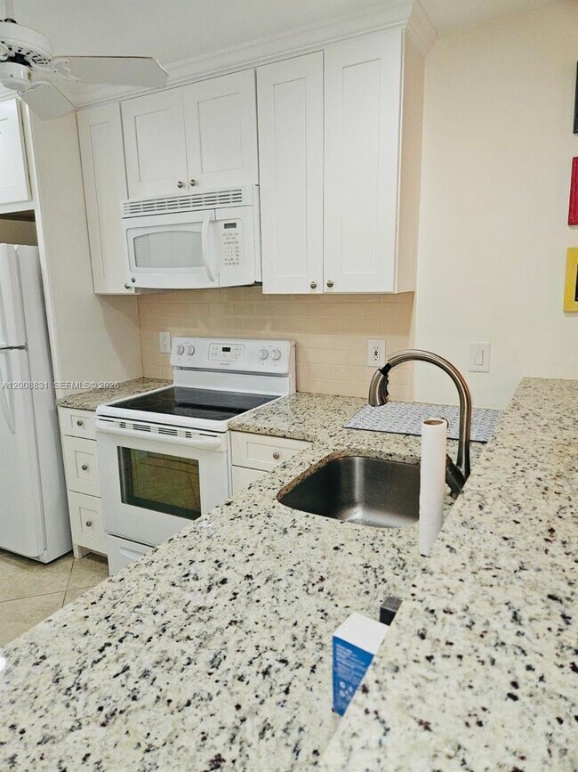 Foto del edificio - 1335 Mainsail Dr