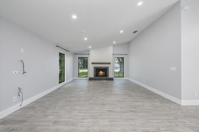 Foto del edificio - 6161 Waxmyrtle Way