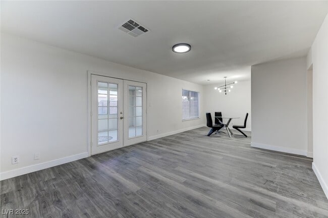 Building Photo - 4649 Vía Torino