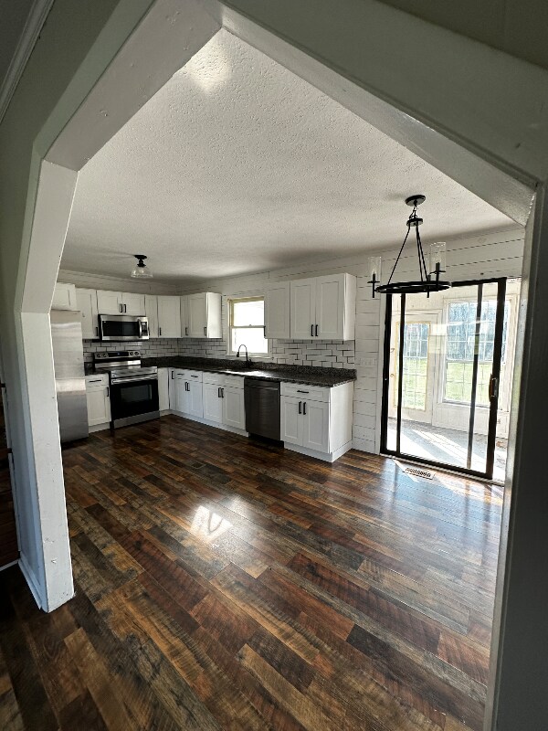 Foto del edificio - 467 Russell Ridge Rd