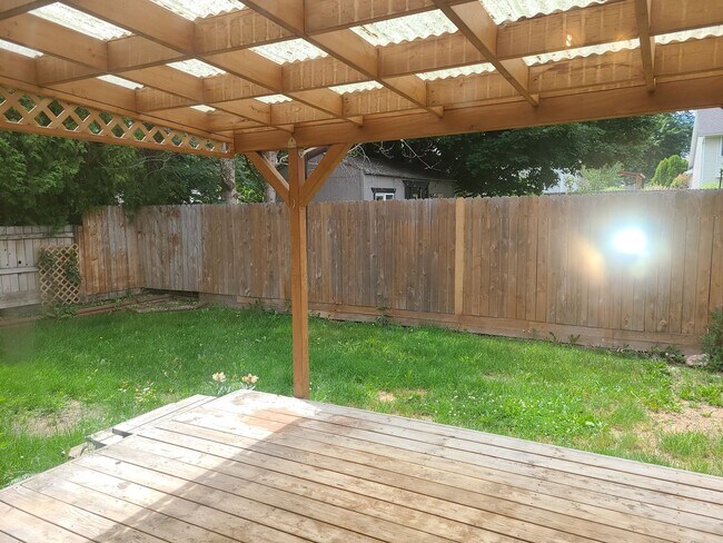 Building Photo - Hillview Duplex