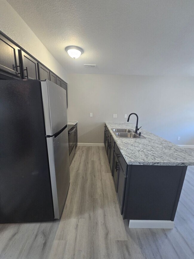 Foto del edificio - 2 Bedroom , 1 Bathroom Apartment!