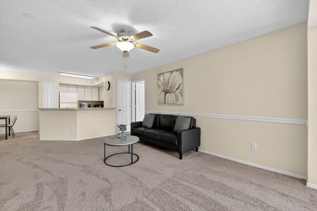 Building Photo - 30 Golf Ter Dr