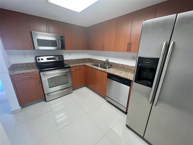 Foto del edificio - 3300 NE 192 St