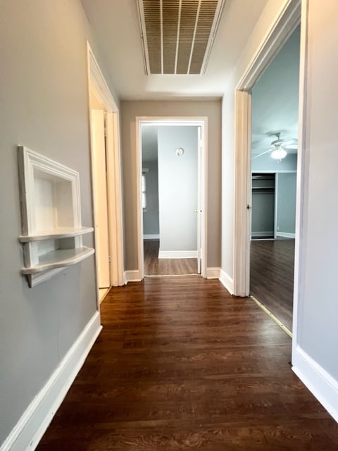 Building Photo - 302 Bowles Ave