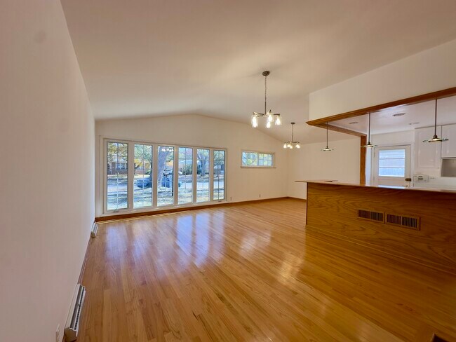 Foto del edificio - 9910 Crawford Ave