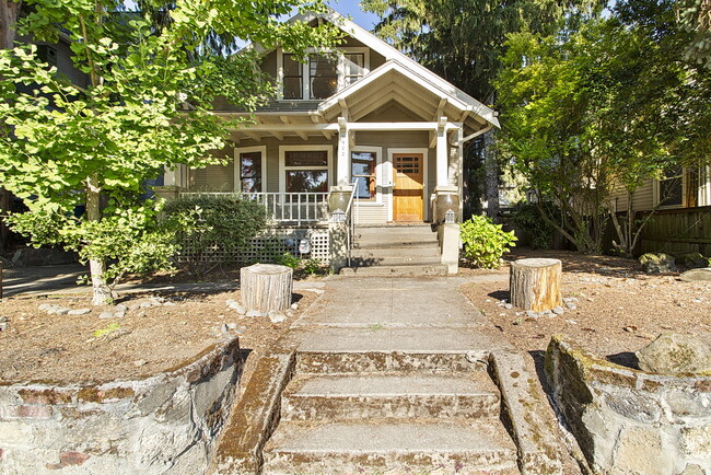 Building Photo - 1922 NE 9th Ave