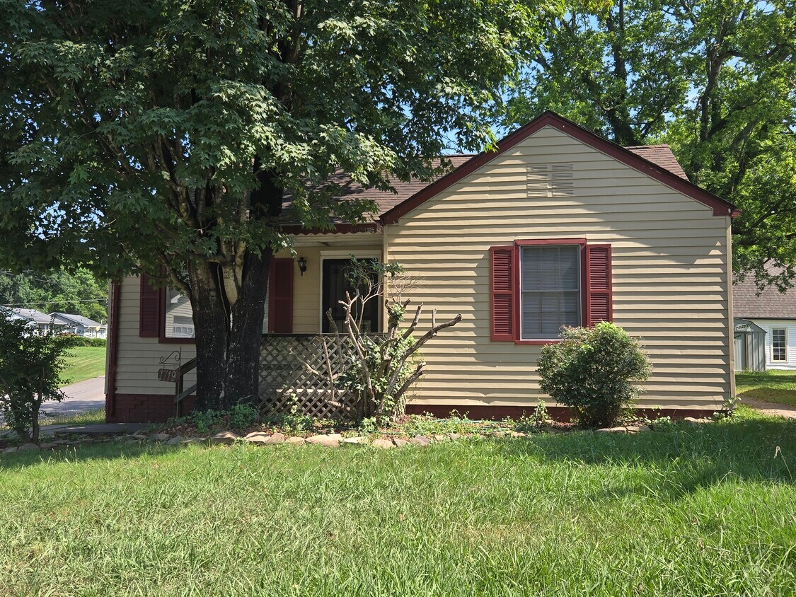 Primary Photo - 1719 McClung Ave