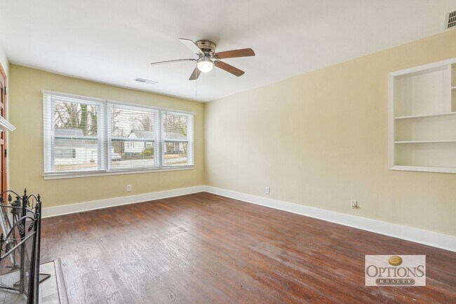 Building Photo - 3BR in East Point