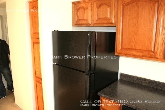 Building Photo - Highly Upgraded 2 Bedroom Lakeshore Condo!