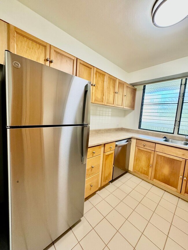 Foto del edificio - Available now | A 2 Bedroom, 2 Bathroom Condo with 2 assigned parking stalls at The Plaza Hawaii Kai