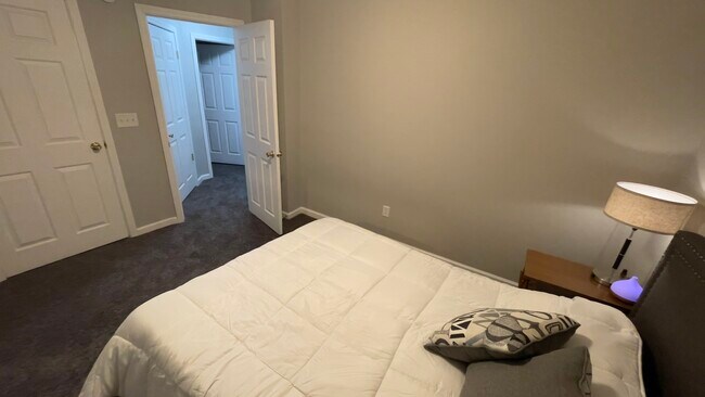 Foto del edificio - 909 W Main St