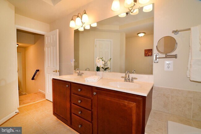 Building Photo - 3555 Huntley Manor Ln