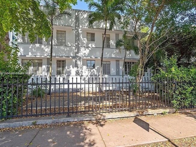 Building Photo - 817 Lenox Ave.