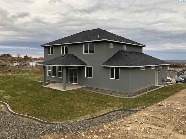 Building Photo - Top of Hill View Home
