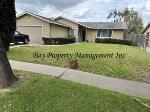 Building Photo - 722 St Helen Way