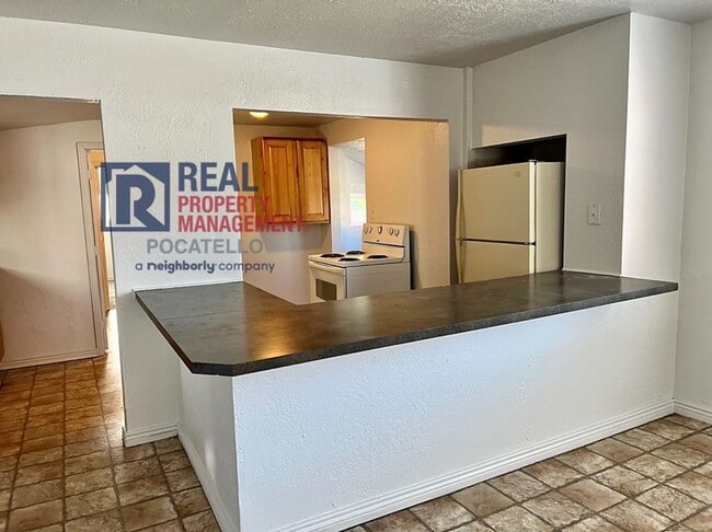 Building Photo - 2 bedroom 1 bath House
