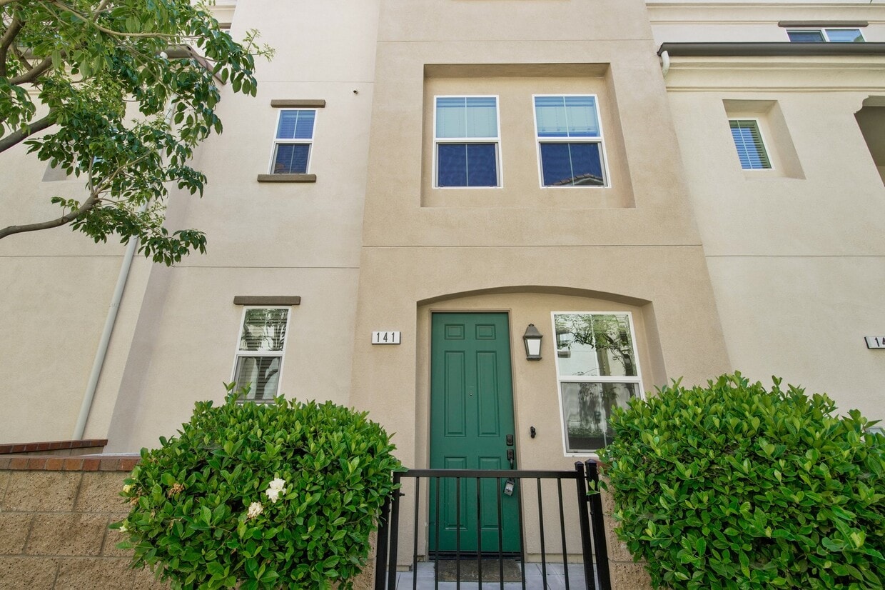 Primary Photo - 141 Eureka Pl