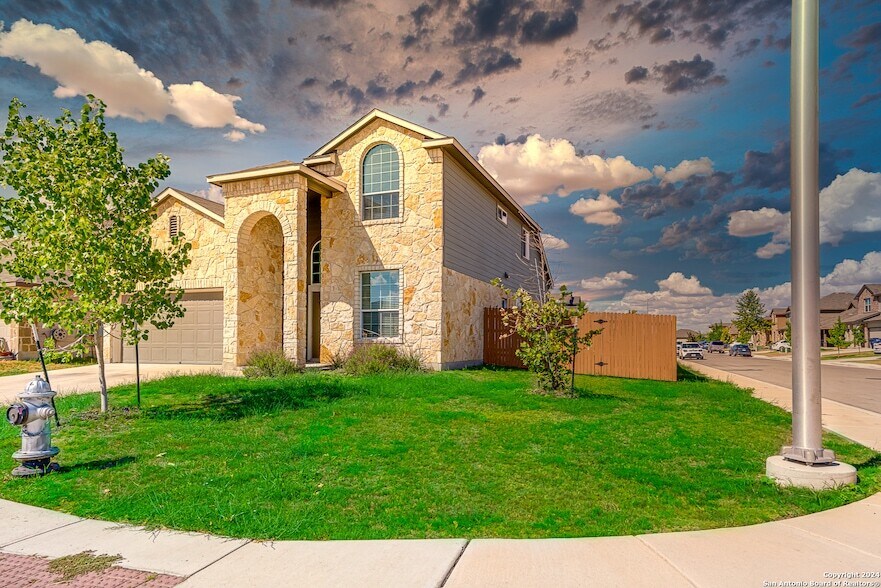 Foto principal - 2307 Clover Ridge