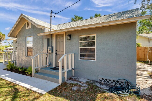 Building Photo - Charming 2-Bedroom Home with Optional Over...