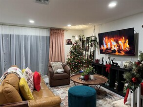 Building Photo - 3331 Carambola Cir S