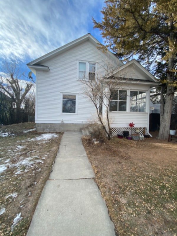 Building Photo - 220 4th Ave E