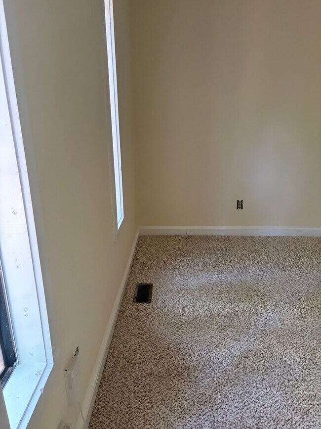Foto del edificio - REMODELED NW RALEIGH TOWNHOME OFF LEESVILLE ROAD