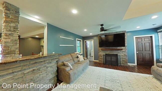 Foto del edificio - 4 br, 4 bath House - 174 Main Street