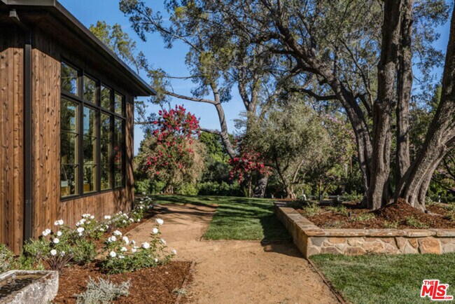 Foto del edificio - 24877 Eldorado Meadow Rd