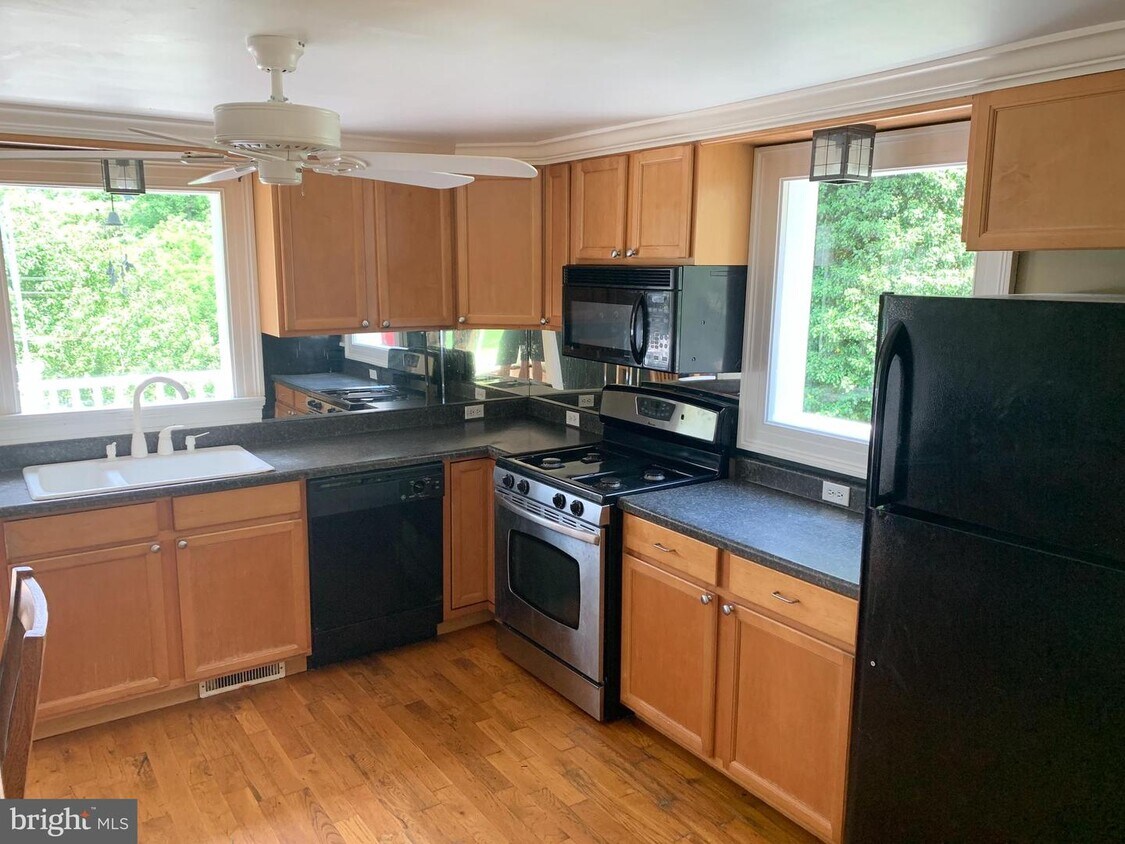 Foto principal - 1541 Starcross Rd