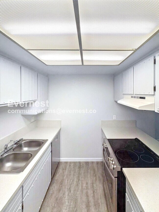 Foto del edificio - 6812 Folsom Oaks Ct