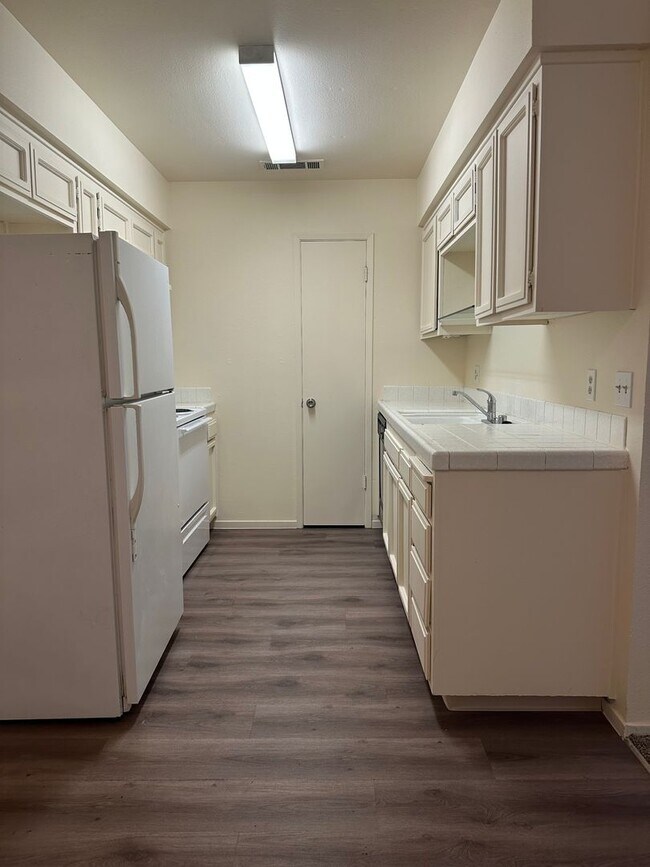 Building Photo - DeWitt Triplex