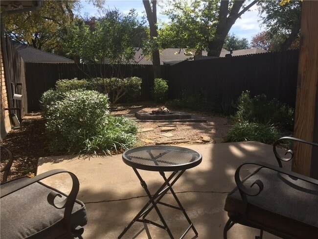 Building Photo - 2726 Clear Springs Dr