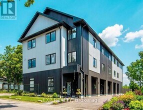 Building Photo - 145 Clapperton St
