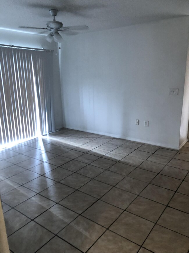 Foto del edificio - 5214 Via Hacienda Cir