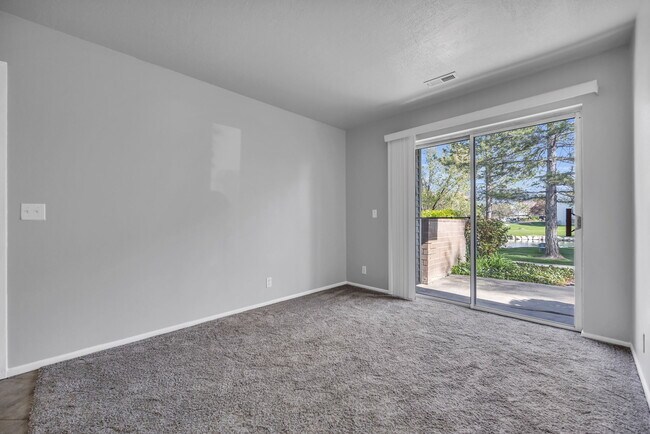 Building Photo - 1044 E Quail Park Dr