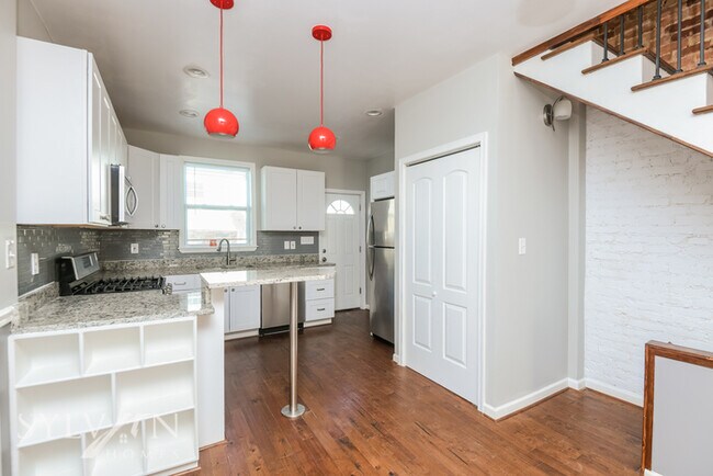 Foto del edificio - Prepare to fall in love with this 3 BR, 2 ...