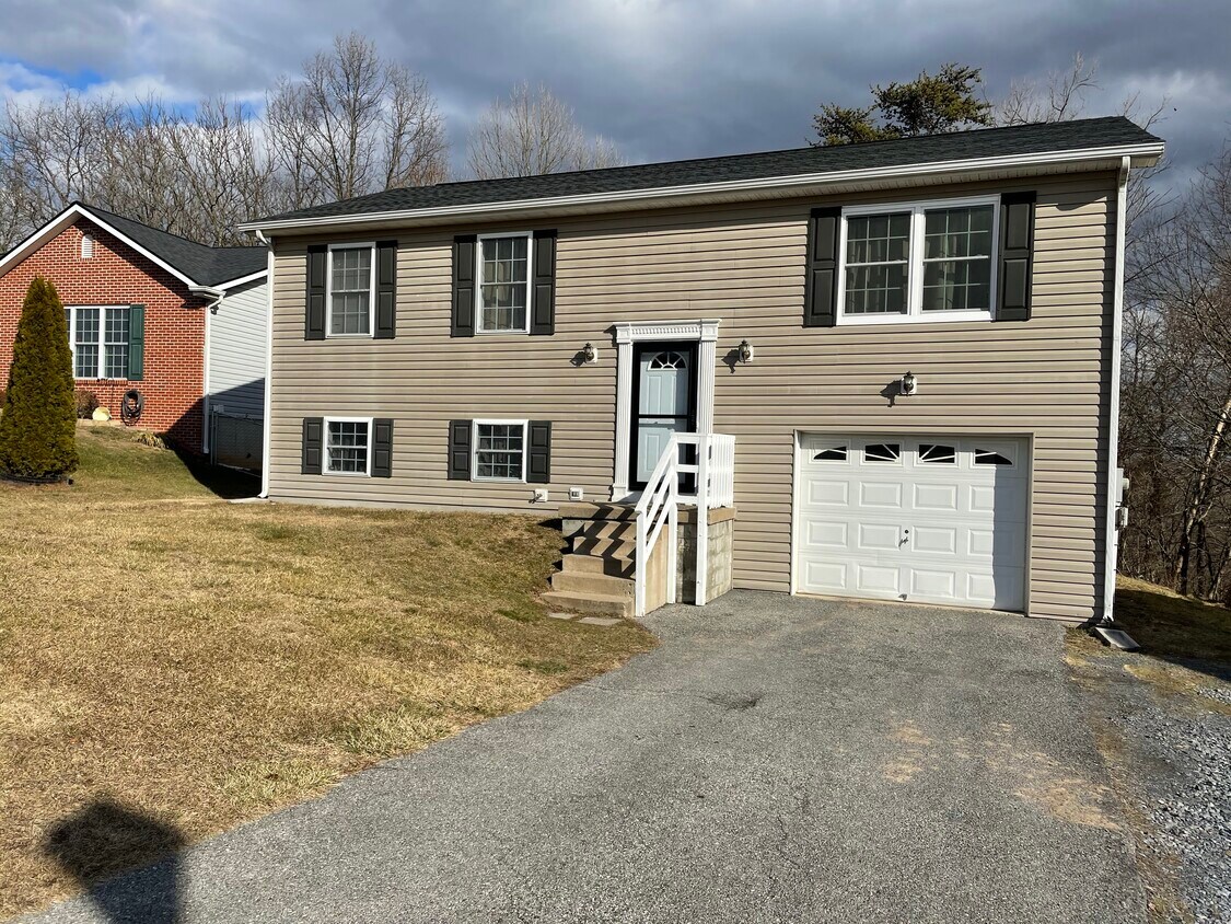 26 Ct, Martinsburg, WV 25404 House Rental in Martinsburg, WV
