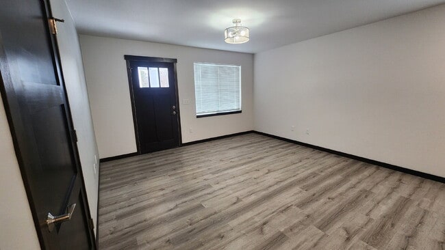 Building Photo - Modern 2 Bedroom, 2 Bathroom Residence wit...