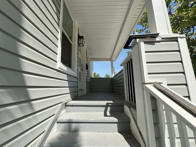 Building Photo - Adorable 1 Bedroom, 1 Bathroom Home in Sac...