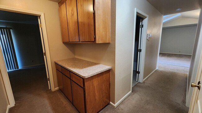 Building Photo - 3 Bedroom 2 bath home off College View