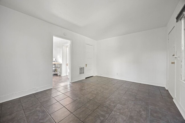 Foto del edificio - 1816 Carleton St