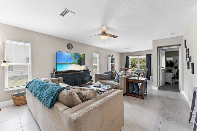 Foto del edificio - 12039 Henley Ave