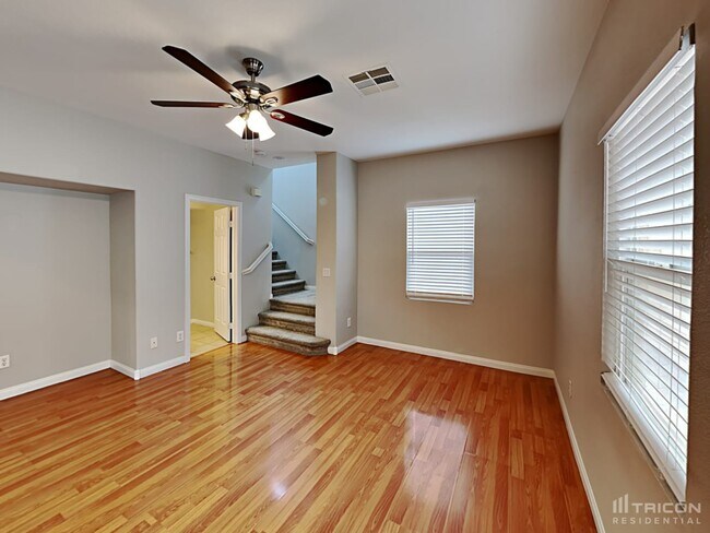 Foto del edificio - 5416 Flowing Spring St