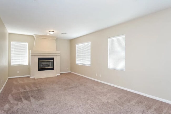 Building Photo - 915 Golden Poppy St