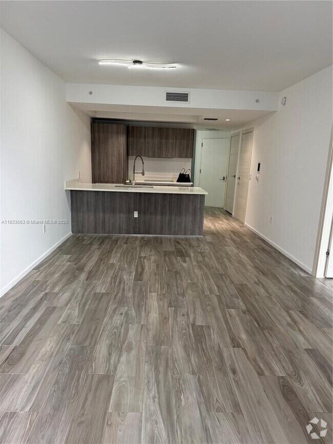 Building Photo - 801 S Miami Ave