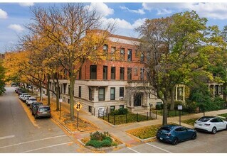 Building Photo - 854 W George St
