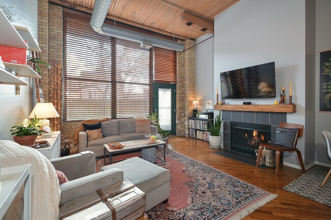 Building Photo - 2654 W Medill Ave
